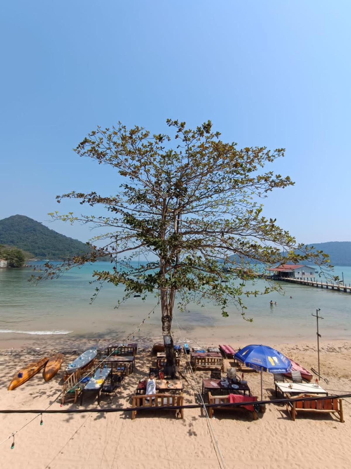 Golden Snake Guesthouse Beach 코롱 산로엠 외부 사진