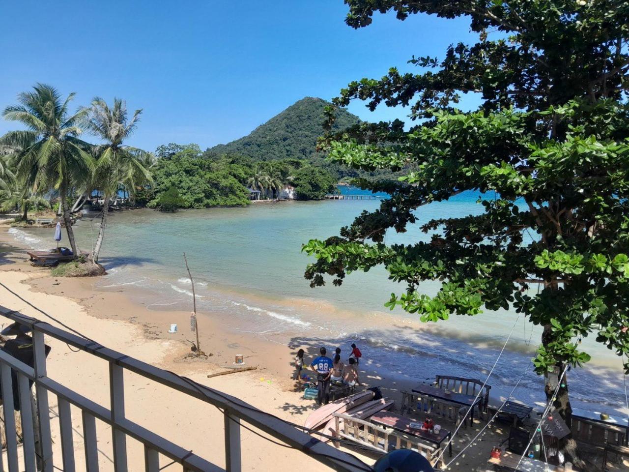 Golden Snake Guesthouse Beach 코롱 산로엠 외부 사진